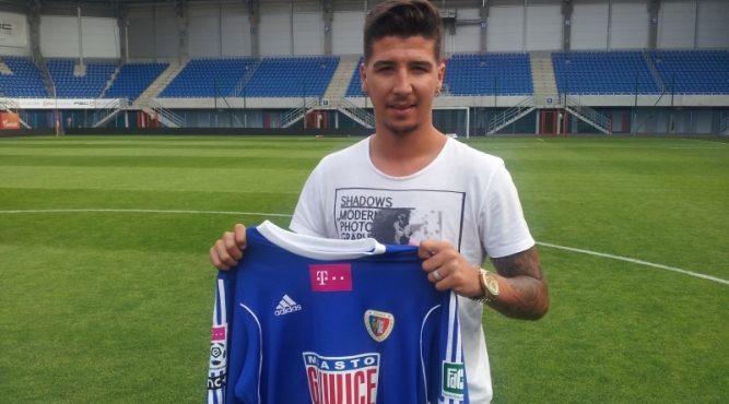 Grał w Porto i Bradze, teraz będzie strzelał gole dla Piasta