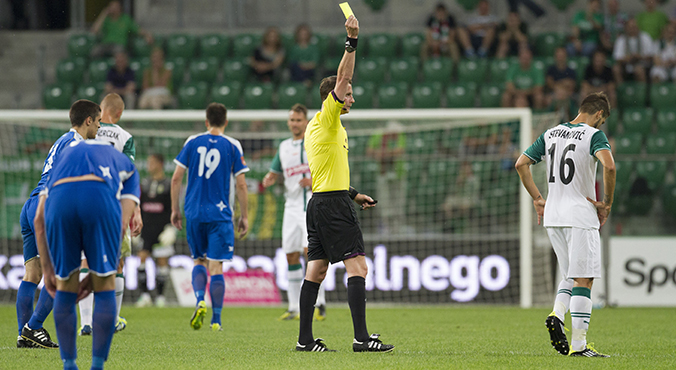 Platini chce wprowadzenia kolejnej kartki