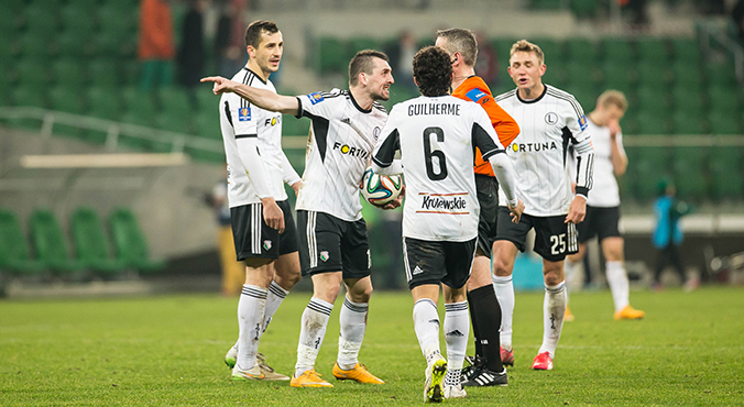 Wielki bój o Europę. Legia zmier. Legia przegrywa po pierwszej połowiezy się z Ajaksem