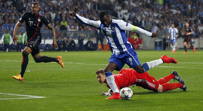 Bayern Monachium na kolanach w Porto