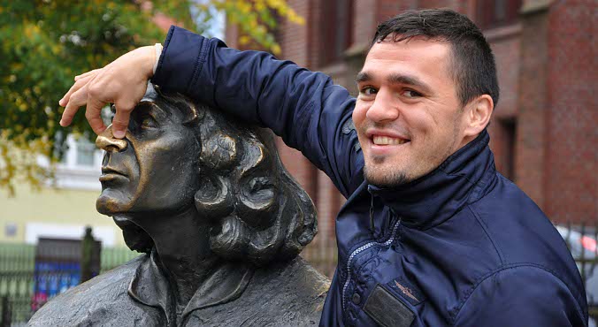 Pierwszoligowa rzeczywistość: Piłka zamiast broni