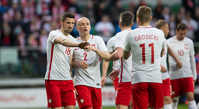 Jakie hasło znajdzie się na autokarze polskich piłkarzy? Głosowanie trwa