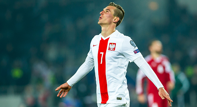 Arkadiusz Milik na okładce gry FIFA 16
