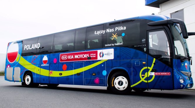 Autokar polskich piłkarzy na Euro 2016