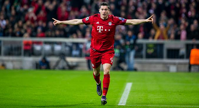 LM: Koncert Bayernu, Arsenal na kolanach. Lewandowski znowu strzela