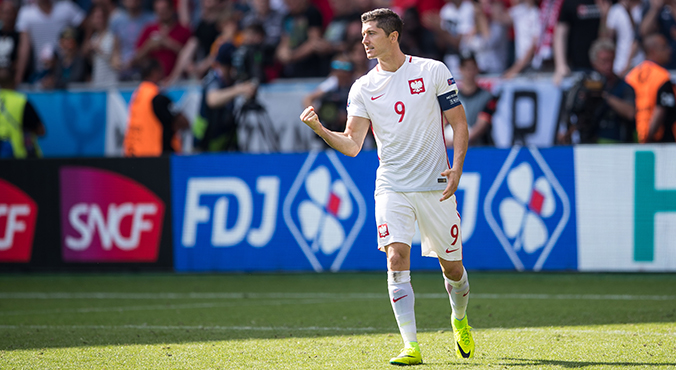 Czy Lewandowski powinien w końcu uderzyć pięścią w stół?