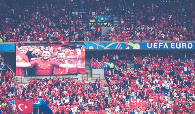 Atak terrorystyczny pod stadionem Besiktasu