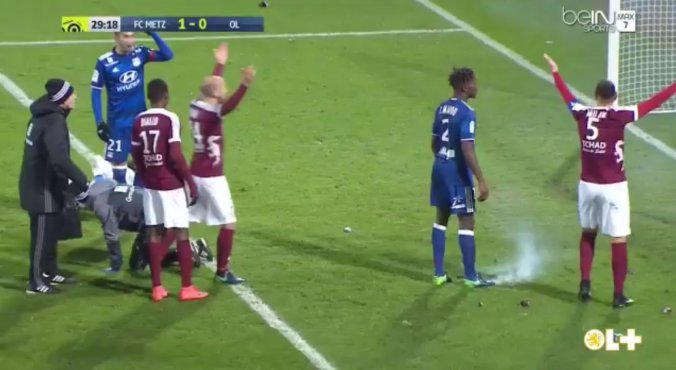 Skandal w Metz. Sędzia musiał przerwać spotkanie