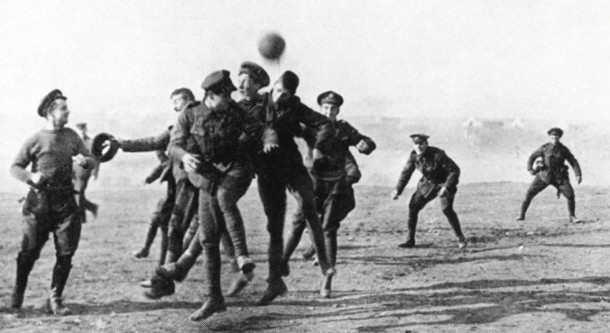 Jak wojny, rewolucje i epidemie uderzały w futbol