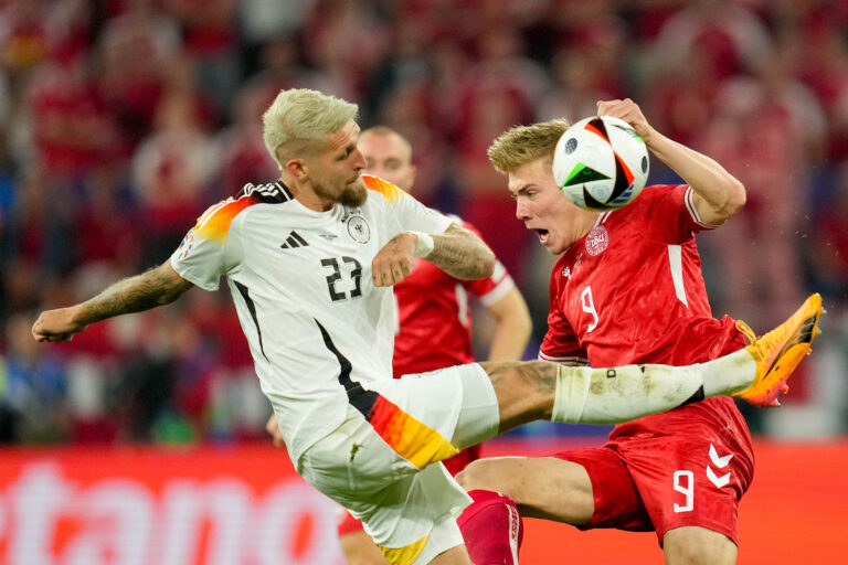 Robert Andrich (Germany) und Rasmus Hjlund (Denmark) im Zweikampf waehrend des Achtelfinalspiels der UEFA EURO 2024 zwischen Deutschland und  Dänemark, BVB Stadion Dortmund am 29. June 2024 in Dortmund, Deutschland. (Foto von Alex Gottschalk/DeFodi Images)     

Robert Andrich (Germany) und Rasmus Hjlund (Denmark) battle for the ball during the UEFA EURO 2024 - Round of 16 match between Germany and Denmark at BVB Stadium Dortmund on June 29, 2024 in Dortmund, Germany. (Photo by Alex Gottschalk/DeFodi Images)  
MISTRZOSTWA EUROPY W PILCE NOZNEJ EURO 2024 MECZ NIEMCY VS DANIA
FOT.DEFODI IMAGES/newspix.pl / 400mm.pl
POLAND ONLY!

---
newspix.pl / 400mm.pl