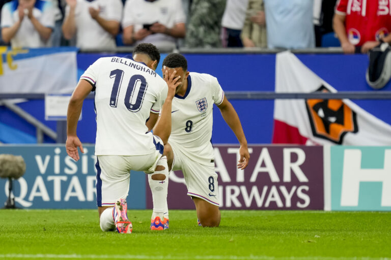 Jude Bellingham (England) Torjubel, jubelt nach seinem Treffer zum 0:1 mit Trent Alexander-Arnold (England) waehrend des Spiels der UEFA EURO 2024 - Gruppe C zwischen Serbien und England, Arena AufSchalke am 16. June 2024 in Gelsenkirchen, Deutschland. (Foto von Alex Gottschalk/DeFodi Images)     

Jude Bellingham (England) celebrates after scoring his team&#039;s first goal with Trent Alexander-Arnold (England) during the UEFA EURO 2024 - Group C match between Serbia and England at Arena AufSchalke on June 16, 2024 in Gelsenkirchen, Germany. (Photo by Alex Gottschalk/DeFodi Images)  
PILKA NOZNA EURO MISTRZOSTWA EUROPY ANGLIA - SERBIA
FOT. DEFODI IMAGES/newspix.pl / 400mm.pl
POLAND ONLY!
---
newspix.pl / 400mm.pl