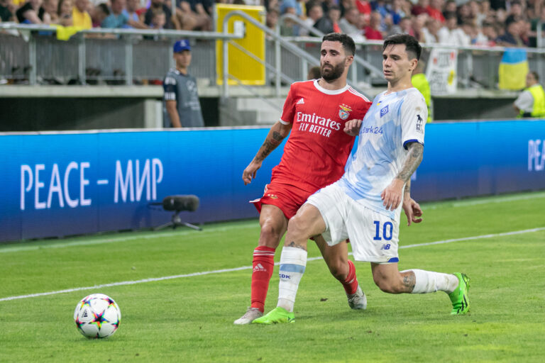 LODZ 17.08.2022
MECZ PLAY-OFF ELIMINACJI LIGI MISTRZOW SEZON 2022/23 --- PLAY-OFF CHAMPIONS LEAGUE QUALIFICATIONS MATCH: DYNAMO KIJOW - BENFICA LIZBONA
NZ RAFA SILVA , Mykola Shaparenko
FOT. ERNEST KOLODZIEJ / 400mm.pl