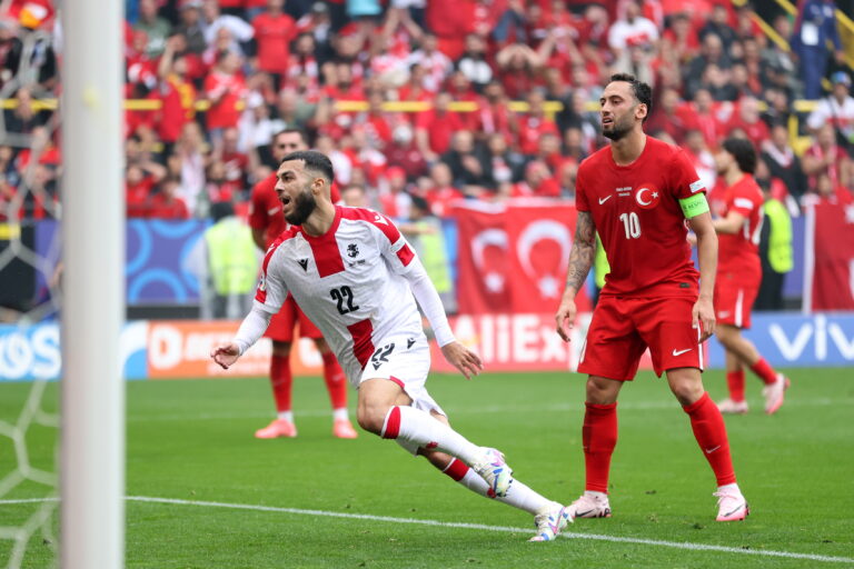 DORTMUND 18.06.2024
MECZ I RUNDA GRUPA F MISTRZOSTW EUROPY 2024: TURCJA - GRUZJA --- FIRST ROUND GROUP F UEFA EURO 2024 MATCH: TURKEY - GEORGIA
GEORGES MIKAUTADZE  HAKAN CALHANOGLU
FOT. PIOTR KUCZA/400mm.pl