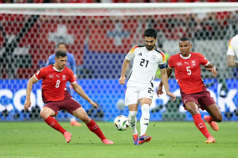 FRANKFURT NAD MENEM 23.06.2024
MECZ III RUNDA GRUPA A MISTRZOSTW EUROPY 2024: SZWAJCARIA - NIEMCY --- THIRD ROUND GROUP A UEFA EURO 2024 MATCH: SWITZERLAND - GERMANY
REMO FREULER  ILKAY GUNDOGAN  MANUEL AKANJI  
FOT. PIOTR KUCZA/400mm.pl