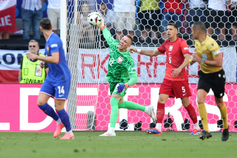 DORTMUND 25.06.2024
MECZ III RUNDA GRUPA D MISTRZOSTW EUROPY 2024: FRANCJA - POLSKA --- THIRD ROUND GROUP D UEFA EURO 2024 MATCH: FRANCE - POLAND
LUKASZ SKORUPSKI  JAN BEDNAREK
FOT. PIOTR KUCZA/400mm.pl