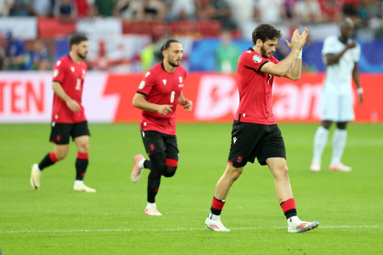 GELSENKIRCHEN 26.06.2024
MECZ III RUNDA GRUPA F MISTRZOSTW EUROPY 2024: GRUZJA - PORTUGALIA --- THIRD ROUND GROUP F UEFA EURO 2024 MATCH: GEORGIA - PORTUGAL
CHWICZA KWARACCHELIA  BRAMKA GOL RADOSC
FOT. PIOTR KUCZA/400mm.pl