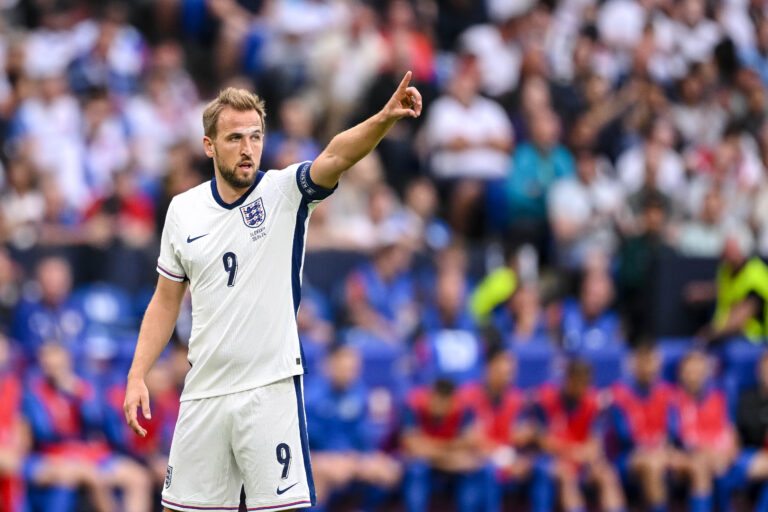 Harry Kane (England) gestikuliert, gestik waehrend des Achtelfinalspiels der UEFA EURO 2024 zwischen England  und  Slowakei, Arena AufSchalke am 30. June 2024 in Gelsenkirchen, Deutschland. (Foto von Harry Langer/DeFodi Images)     

Harry Kane (England) gestures during the UEFA EURO 2024 - Round of 16 match between England and Slovakia at Arena AufSchalke on June 30, 2024 in Gelsenkirchen, Germany. (Photo by Harry Langer/DeFodi Images)  
MISTRZOSTWA EUROPY W PILCE NOZNEJ EURO 2024 MECZ ANGLIA VS SLOWACJA
FOT.DEFODI IMAGES/newspix.pl / 400mm.pl
POLAND ONLY!

---
newspix.pl / 400mm.pl