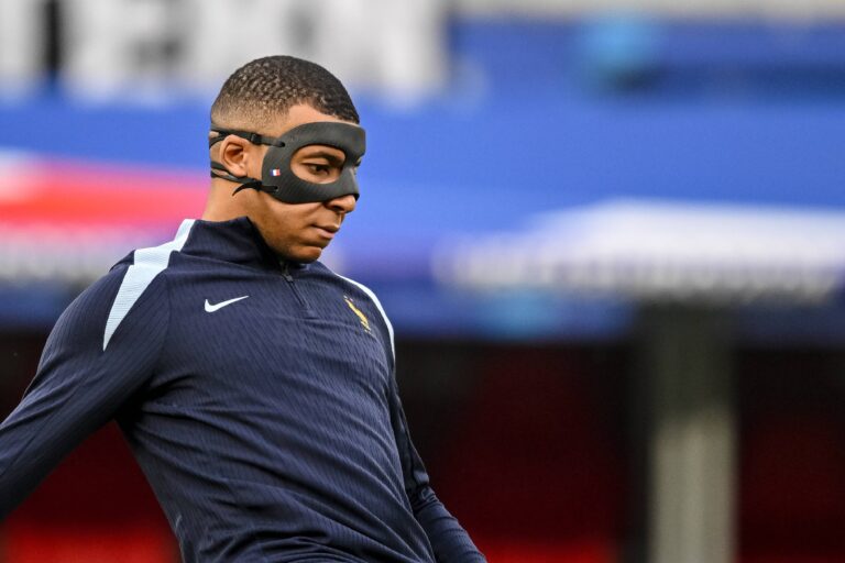 Kylian Mbappé (France) Schaut waehrend des Spiels der UEFA EURO 2024 - Gruppe D zwischen Niederlande und Frankreich, Stadion Leipzig am 21. June 2024 in Leipzig, Deutschland. (Foto von Harry Langer/DeFodi Images)     

Kylian Mbappé (France) Looks on during the UEFA EURO 2024 - Group D match between Netherlands and France at Leipzig Stadium on June 21, 2024 in Leipzig, Germany. (Photo by Harry Langer/DeFodi Images)  
UEFA EURO NIEMCY 2024
ME MISTRZOSTWA EUROPY W PILCE NOZNEJ PILKA NOZNA
HOLANDIA v FRANCJA
FOT. DEFODI IMAGES/newspix.pl / 400mm.pl

POLAND ONLY !!!
---
newspix.pl / 400mm.pl