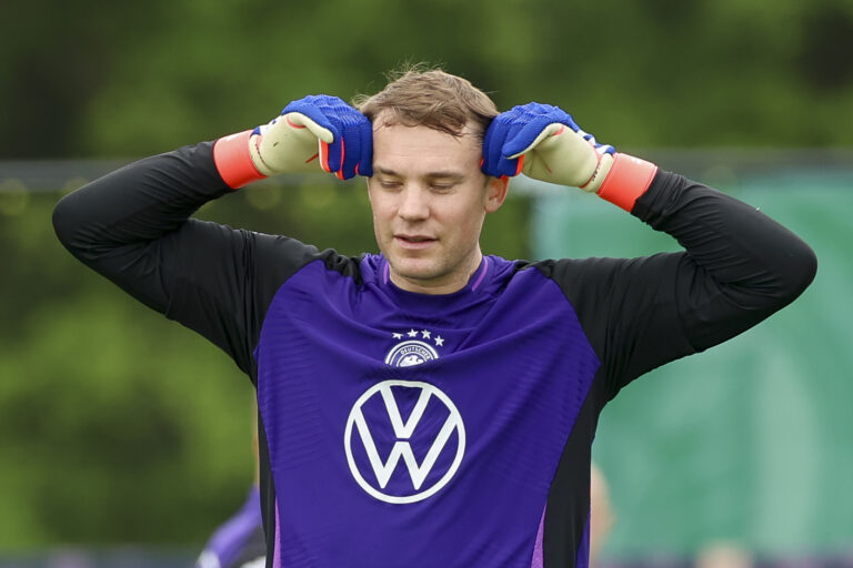 Torhueter Manuel Neuer gestikuliert, Training Tag 5, Trainingslager der deutschen Natiionalmannschaft, Spa- und GolfResort Weimarer Land am 31. May 2024 in Blankenhain, Deutschland. (Foto von Marco Steinbrenner/DeFodi Images)

Torhueter Manuel Neuer gestures, Training Tag 5, Trainingslager der deutschen Natiionalmannschaft, Spa- und GolfResort Weimarer Land, May 31, 2024 in Blankenhain, Germany. (Photo by Marco Steinbrenner/DeFodi Images)  
NIEMCY KADRA REPREZENTACJA TRENING
FOT.DEFODI IMAGES/newspix.pl / 400mm.pl
POLAND ONLY!

---
newspix.pl / 400mm.pl