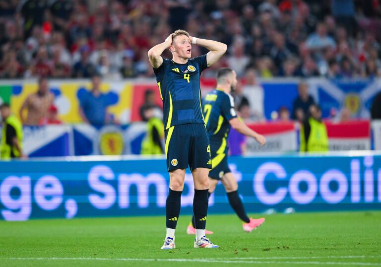 Scott McTominay (Scotland) gestikuliert und wirkt enttaeuscht, UEFA EURO 2024 - Group A, Scotland vs Hungary, Arena Stuttgart am 23. June 2024 in Stuttgart, Deutschland. (Foto von Silas Schueller/DeFodi Images)

Scott McTominay (Scotland) gestures and looks dejected, UEFA EURO 2024 - Group A, Scotland vs Hungary, Arena Stuttgart on June 23, 2024 in Stuttgart, Germany. (Photo by Silas Schueller/DeFodi Images)  
UEFA EURO NIEMCY 2024
ME MISTRZOSTWA EUROPY W PILCE NOZNEJ PILKA NOZNA
SZKOCJA v WEGRY
FOT. DEFODI IMAGES/newspix.pl / 400mm.pl

POLAND ONLY !!!
---
newspix.pl / 400mm.pl