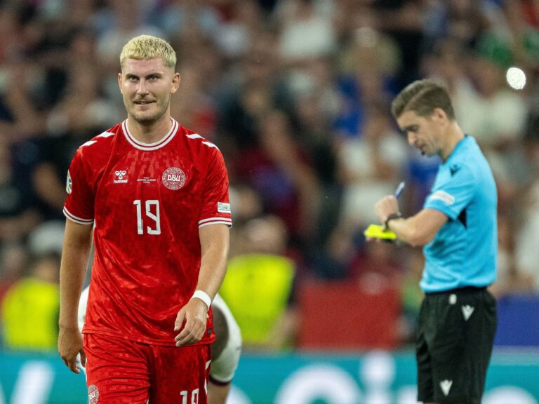 25.06.2024, Allianz Arena, München, GER, UEFA EM 2024, Dänemark vs Serbien, Gruppe C, im Bild Jonas Older Wind (Daenemark #19) ist enttäuscht, enttaeuscht, unzufrieden nach Gelber Karte // during the group C match between Denmark and Serbia of the UEFA Euro 2024 at the Allianz Arena in München, Germany on 2024/06/25. EXPA Pictures © 2024, PhotoCredit: EXPA/ Eibner-Pressefoto/ Sascha Walther

*****ATTENTION - OUT of GER***** 
PILKA NOZNA EURO MISTRZOSTWA EUROPY DANIA - SERBIA

FOT.EXPA/newspix.pl / 400mm.pl
Austria, Italy, Spain, Slovenia, Serbia, Croatia, Germany, UK, USA and Sweden  OUT!
---
newspix.pl / 400mm.pl