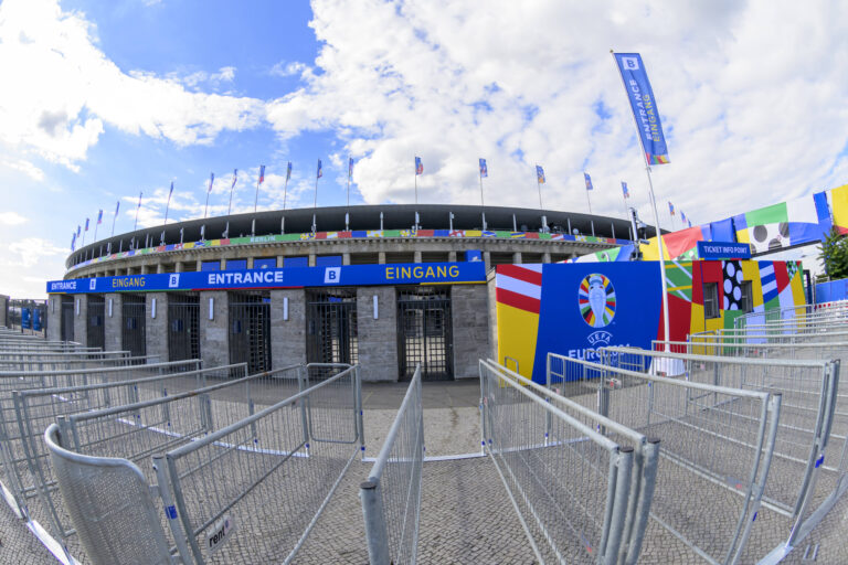 Blick auf das Stadion vor der UEFA EURO, EM, Europameisterschaft,Fussball 2024, Das Olympia - Stadion Berlin, vor Beginn der Fussball EM 2024 - UEFA, 13.06. 2024, *** View of the stadium before UEFA Euro 2024, The Olympia Stadion Berlin, before the start of the UEFA European Football Championship 2024 UEFA, 13 06 2024, Copyright: HMBxMedia/UwexKoch,Image: 881401528, License: Rights-managed, Restrictions: , Model Release: no, Credit line: Uwe Koch / imago sport / Forum