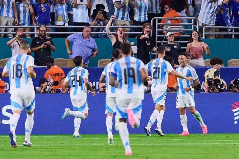 RECORD DATE NOT STATED Copa America USA 2024 Argentina vs Peru Lautaro Martinez celebrates his goal 2-0 of Argentina during the CONMEBOL Copa America 2024 group A match between Argentina and Peru, at Hard Rock Stadium, on June 29, 2024 in Miami Gardens, Florida, United States. MIAMI GARDENS FLORIDA UNITED STATES Copyright: xJONATHANxDUENASx 20240629204921_CA_GA_2024_ARG_PER_MARTINEZ184,Image: 885891344, License: Rights-managed, Restrictions: PUBLICATIONxNOTxINxMEXxCHNxRUS, Model Release: no, Credit line: JONATHAN DUENAS / imago sport / Forum