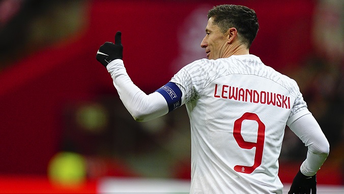 Dlaczego Robert Lewandowski zaczyna od ławki rezerwowych? Jest wyjaśnienie!