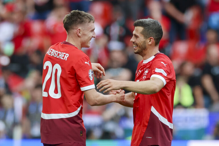 Michel Aebischer (Switzerland) bejubelt seinen Treffer zum 0:2 mit Remo Freuler (Switzerland) waehrend des Spiels der UEFA EURO 2024 - Gruppe A zwischen Ungarn und Schweiz, Stadion KĂ¶ln am 15. June 2024 in KĂ¶ln, Deutschland. (Foto von Marco Steinbrenner/DeFodi Images)     

Michel Aebischer (Switzerland) celebrates after scoring his teams second goal with Remo Freuler (Switzerland) during the UEFA EURO 2024 - Group A match between Hungary and Switzerland at Cologne Stadium on June 15, 2024 in Cologne,