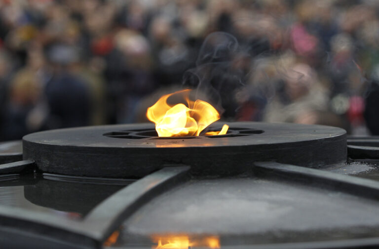 KATOWICE 2015.11.11
WYDARZENIA
OBCHODY SWIETA NIEPODLEGLOSCI W KATOWICACH
NZ. ZNICZ LAMPION OGIEN
FOT. MICHAL CHWIEDUK / 400mm.pl