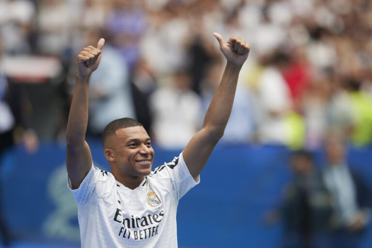 Kylian Mbappe , Kylian Mbappe presentation, Kylian Mbappe&#039;s presentation as new Real Madrid player, Santiago Bernabeu Stadium am 16. July 2024 in Madrid, Spanien. (Foto von Manu Reino/DeFodi Images)

Kylian Mbappe is unveiled at Estadio Santiago Bernabeu, Kylian Mbappe presentation, Kylian Mbappe&#039;s presentation as new Real Madrid player, Santiago Bernabeu Stadium on July 16, 2024 in Madrid, Spain. (Photo by Manu Reino/DeFodi Images)  
PREZENTACJA PILKARZA REAL MADRYT TRANSFER
FOT.DEFODI IMAGES/newspix.pl / 400mm.pl
POLAND ONLY!

---
newspix.pl / 400mm.pl