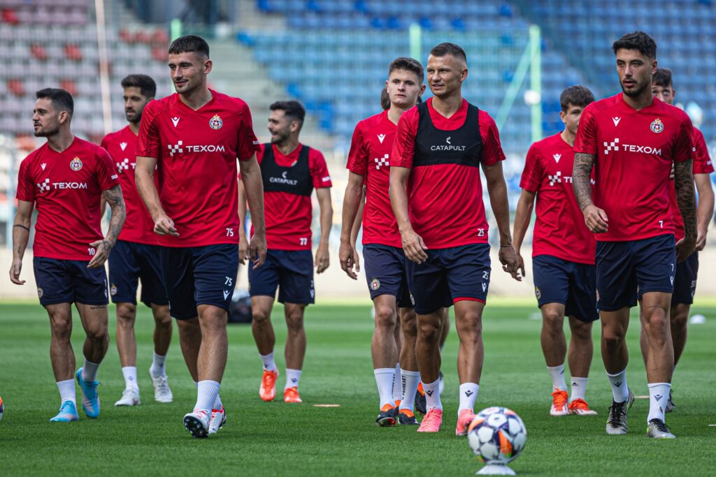 KRAKOW, 10.07.2024
ELIMINACJE DO LIGI EUROPY SEZON 2024/2025 WISLA KRAKOW TRENING 
PLAY- OFF QUALIFICATIONS UEFA EUROPE LEAGUE WISLA KRAKOW TRAINING
NZ KACPER SKROBANSKI BARTOSZ JAROCH IGOR SAPALA
FOT. ZUZA TWARDOSZ / 400mm.pl