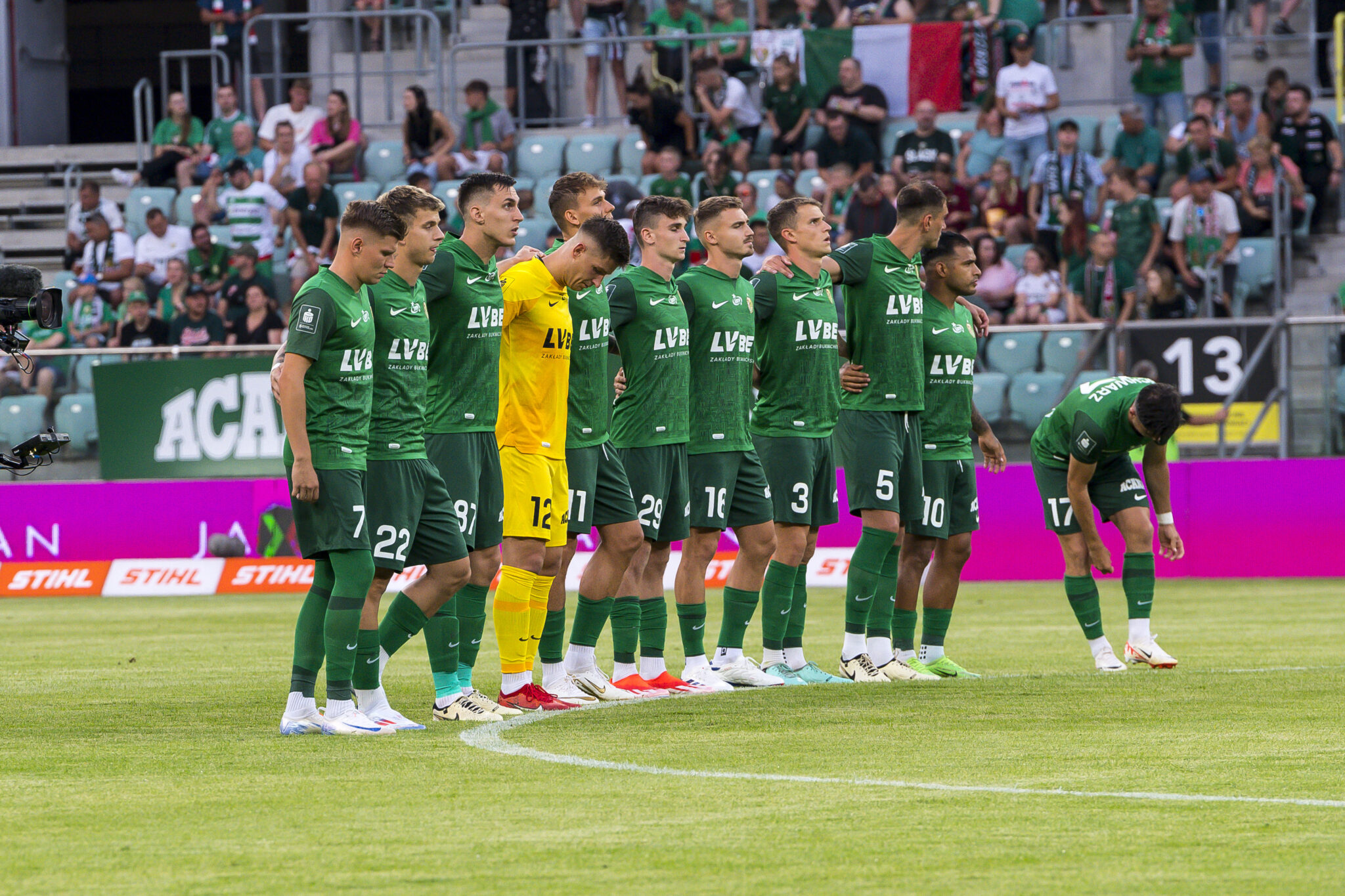 2024.07.19 WROCLAW. PKO EKSTRAKLASA SEZON 2024/2025, 1  KOLEJKA Slask Wroclaw - Lechia Gdansk.  , nz minuta ciszy zespol slaska dla Trenera Lenczyka, fot. KRYSTYNA PACZKOWSKA/ newspix.pl / 400mm.pl 

WROCLAW 19.07.2024
MECZ 1. KOLEJKA PKO EKSTRAKLASA SEZON 2024/25 --- POLISH FOOTBALL TOP LEAGUE MATCH: SLASK WROCLAW - LECHIA GDANSK
fot. KRYSTYNA PACZKOWSKA