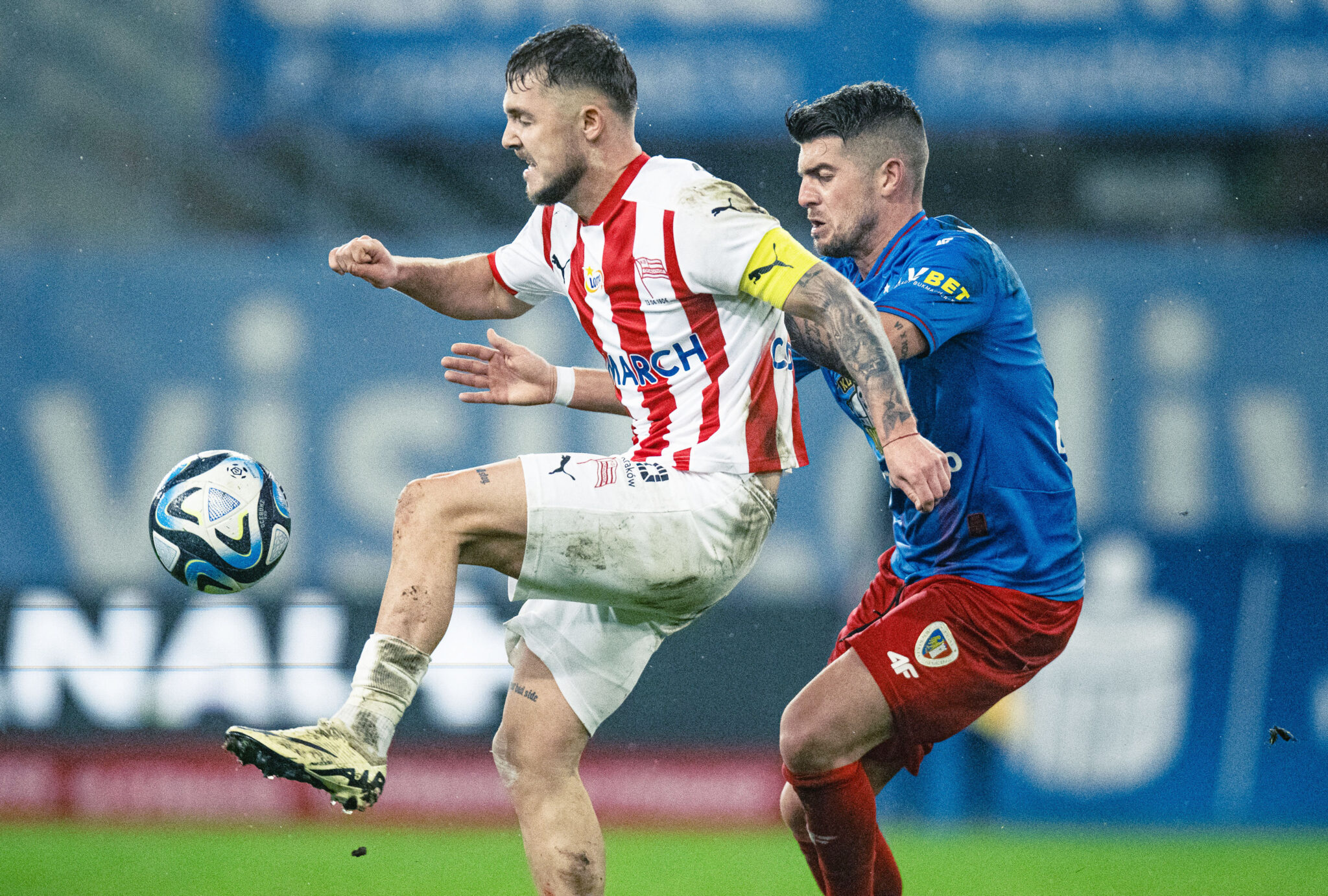 23.02.2024 Gliwice.
Pilka nożna. PKO Ekstraklasa.  Piast Gliwice Cracovia Kraków.
n/z. Michał Rakoczy Michal Chrapek ,
Fot. Irek Dorozanski