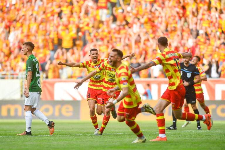 BIALYSTOK 25.05.2024
MECZ 34. KOLEJKA PKO EKSTRAKLASA SEZON 2023/24: JAGIELLONIA BIALYSTOK - WARTA POZNAN ---  POLISH FOOTBALL TOP LEAGUE MATCH
RUI NENE TARAS ROMANCZUK RADOSC CELEBRATION
FOT. JACEK PRONDZYNSKI/400mm.pl