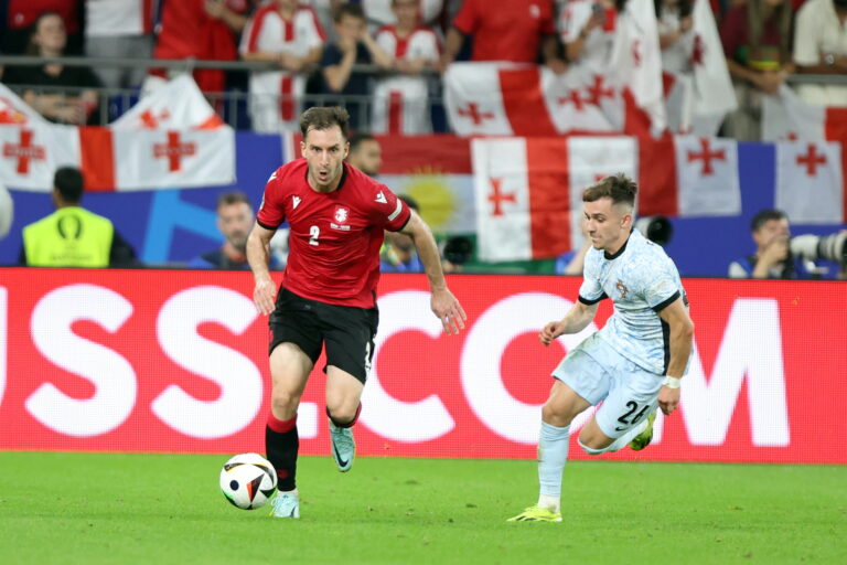 GELSENKIRCHEN 26.06.2024
MECZ III RUNDA GRUPA F MISTRZOSTW EUROPY 2024: GRUZJA - PORTUGALIA --- THIRD ROUND GROUP F UEFA EURO 2024 MATCH: GEORGIA - PORTUGAL
OTAR KAKABADZE   FRANCISCO CONCEICAO  
FOT. PIOTR KUCZA/400mm.pl