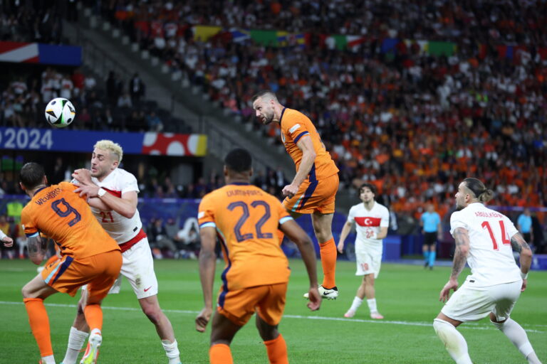 BERLIN 06.07.2024
MECZ 1/4 FINALU CWIERCFINAL MISTRZOSTW EUROPY 2024: HOLANDIA - TURCJA --- QUARTERFINAL UEFA EURO 2024 MATCH: THE NETHERLANDS - TURKEY
STEFAN DE VRIJ  BRAMKA GOL RADOSC
FOT. PIOTR KUCZA/400mm.pl