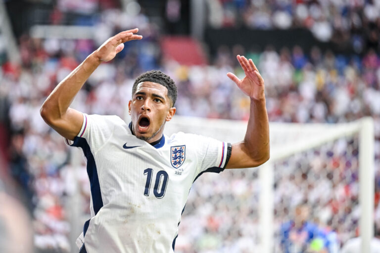 Jude Bellingham (England) gestikuliert, gestik waehrend des Achtelfinalspiels der UEFA EURO 2024 zwischen England  und  Slowakei, Arena AufSchalke am 30. June 2024 in Gelsenkirchen, Deutschland. (Foto von Harry Langer/DeFodi Images)     

Jude Bellingham (England) gestures during the UEFA EURO 2024 - Round of 16 match between England and Slovakia at Arena AufSchalke on June 30, 2024 in Gelsenkirchen, Germany. (Photo by Harry Langer/DeFodi Images)  
MISTRZOSTWA EUROPY W PILCE NOZNEJ EURO 2024 MECZ ANGLIA VS SLOWACJA
FOT.DEFODI IMAGES/newspix.pl / 400mm.pl
POLAND ONLY!

---
newspix.pl / 400mm.pl