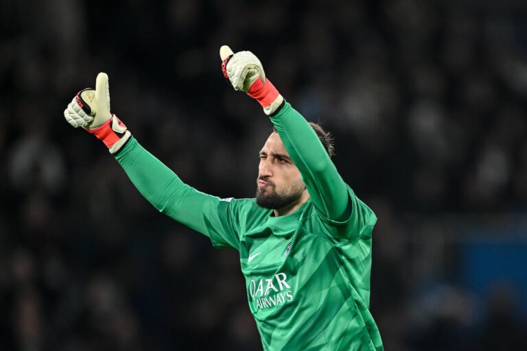 Paris, Frankreich, 14.02.24: Torwart Gianluigi Donnarumma (Paris Saint-Germain) gestikuliert, gestik waehrend des UEFA Champions League 2023/2024 - Round of 16 Spiels zwischen Paris Saint-Germain vs Real Sociedad im Parc des Princes am 14. Februar 2024 in  Paris, Frankreich. (Foto von Harry Langer/DeFodi Images)

Paris, France, 14.02.24: Torwart Gianluigi Donnarumma (Paris Saint-Germain) gestures during the UEFA Champions League 2023/2024 - Round of 16 match between Paris Saint-Germain vs Real Sociedad. at Parc des Princes on February 14, 2024 in Paris, France. (Photo by Harry Langer/DeFodi Images)  
PILKA NOZNA SEZON 2023/2024 LIGA MISTRZOW
FOT. DEFODI IMAGES/newspix.pl / 400mm.pl
POLAND ONLY!
---
newspix.pl / 400mm.pl