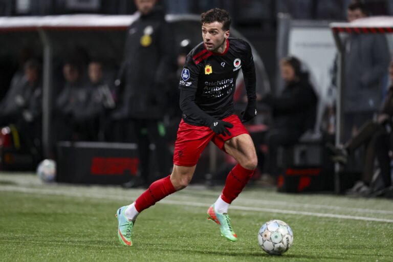 Rotterdam, Niederlande, 19.01.2024: Lazaros Lamprou (Excelsior Rotterdam) in Aktion, kontrolliert den Ball waehrend des Spiels der  Eredivisie zwischen Excelsior vs SC Heerenveen im van Dongen en de Roo stadium am 19. January 2024 in Rotterdam, Niederlande. (Foto von NESimages/Herman Dingler/DeFodi Images)

Rotterdam, Netherlands, 19.01.2024: Lazaros Lamprou (Excelsior Rotterdam) Controls the ball during the Eredivisie match between Excelsior vs SC Heerenveen at the van Dongen en de Roo stadium on January 19, 2024 in Rotterdam, Netherlands. (Photo by NESimages/Herman Dingler/DeFodi Images)  
LIGA HOLENDERSKA PILKA NOZNA SEZON 2023/2024

FOT.DEFODI IMAGES/newspix.pl / 400mm.pl
POLAND ONLY!

---
newspix.pl / 400mm.pl