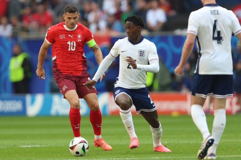 Granit Xhaka (Switzerland) und Kobbie Mainoo (England) im Zweikampf, UEFA EURO 2024 - Quarter-final, England vs Switzerland, Arena Düsseldorf am 06. July 2024 in Düsseldorf, Deutschland. (Foto von Oliver Kaelke/DeFodi Images)

Granit Xhaka (Switzerland) und Kobbie Mainoo (England) battle for the ball, UEFA EURO 2024 - Quarter-final, England vs Switzerland, Arena Dusseldorf on July 6, 2024 in Dusseldorf, Germany. (Photo by Oliver Kaelke/DeFodi Images)  
PILKA NOZNA EURO MISTRZOSTWA EUROPY ANGLIA - SZWAJCARIA
FOT. DEFODI IMAGES/newspix.pl / 400mm.pl
POLAND ONLY!
---
newspix.pl / 400mm.pl