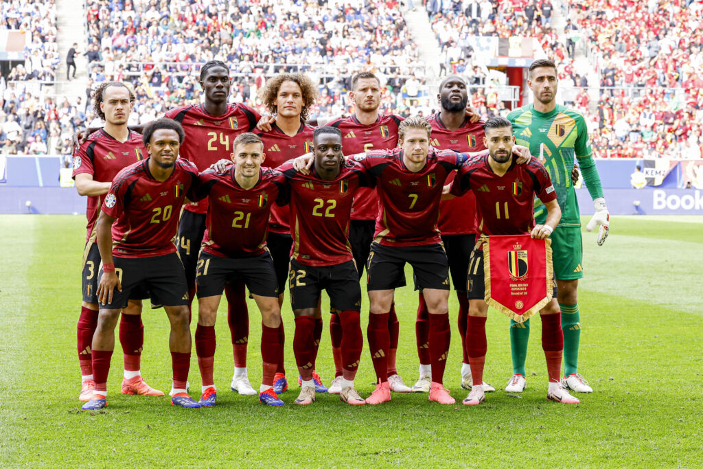 DUSSELDORF, GERMANY - JULY 1: team photo left right Arthur Theate (Belgium) and Amadou Onana (Belgium) and Wout Faes (Belgium) and Jan Vertonghen (Belgium) Romelu Lukaku (Belgium) and Torwart Koen Casteels (Belgium) and Loïs Openda (Belgium) and Timothy Castagne (Belgium) and Jérémy Doku (Belgium) and Kevin De Bruyne (Belgium) and Yannick Carrasco (Belgium) during the UEFA EURO 2024 round of 16 match between France and Belgium at Düsseldorf Arena on July 1, 2024 in Dusseldorf, Germany. (Photo by Marcel ter Bals/DeFodi Images) 
MISTRZOSTWA EUROPY W PILCE NOZNEJ EURO 2024 MECZ FRANCJA VS BELGIA
FOT.DEFODI IMAGES/newspix.pl / 400mm.pl
POLAND ONLY!

---
newspix.pl / 400mm.pl