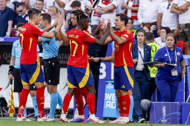 STUTTGART, GERMANY - JULY 5: substitution Mikel Merino (Spain) for Álvaro Morata (Spain) and Mikel Oyarzabal (Spain) for Nico Williams (Spain) during the UEFA EURO 2024 quarter-final match between Spain and Germany at Stuttgart Arena on July 5, 2024 in Stuttgart, Germany. (Photo by Marcel ter Bals/DeFodi Images) 
PILKA NOZNA EURO MISTRZOSTWA EUROPY NIEMCY - HISZPANIA
FOT. DEFODI IMAGES/newspix.pl / 400mm.pl
POLAND ONLY!
---
newspix.pl / 400mm.pl