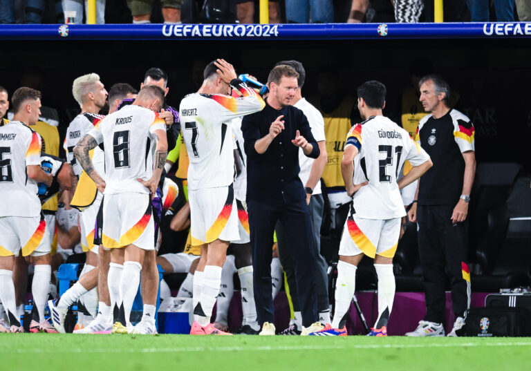 Trainer Julian Nagelsmann (Germany) spricht mit seinen Spielern, UEFA EURO 2024 - Round of 16, Germany vs Denmark, BVB Stadion Dortmund am 29. June 2024 in Dortmund, Deutschland. (Foto von Silas Schueller/DeFodi Images)

Trainer Julian Nagelsmann (Germany) speaks with his players, UEFA EURO 2024 - Round of 16, Germany vs Denmark, BVB Stadium Dortmund on June 29, 2024 in Dortmund, Germany. (Photo by Silas Schueller/DeFodi Images)  
MISTRZOSTWA EUROPY W PILCE NOZNEJ EURO 2024 MECZ NIEMCY VS DANIA
FOT.DEFODI IMAGES/newspix.pl / 400mm.pl
POLAND ONLY!

---
newspix.pl / 400mm.pl