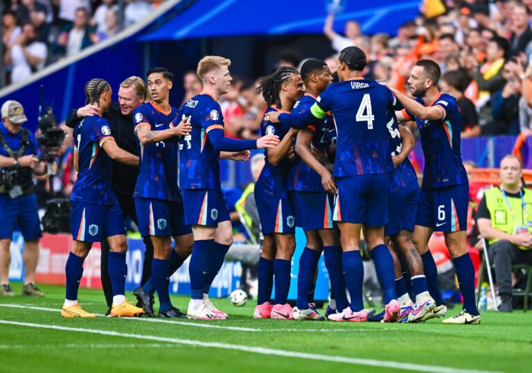 Torjubel der Niederlande nach dem ersten Tor ihrer Mannschaft, UEFA EURO 2024 - Round of 16, Romania vs the Netherlands, Fussball Arena München am 02. July 2024 in München, Deutschland. (Foto von Silas Schueller/DeFodi Images)

 goal celebration of the Nederlands after scoring the first goal, UEFA EURO 2024 - Round of 16, Romania vs the Netherlands, Munich Football Arena on July 2, 2024 in Munich, Germany. (Photo by Silas Schueller/DeFodi Images)  
UEFA EURO NIEMCY 2024
ME MISTRZOSTWA EUROPY W PILCE NOZNEJ PILKA NOZNA
RUMUNIA v HOLANDIA
FOT. DEFODI IMAGES/newspix.pl / 400mm.pl

POLAND ONLY !!!
---
newspix.pl / 400mm.pl