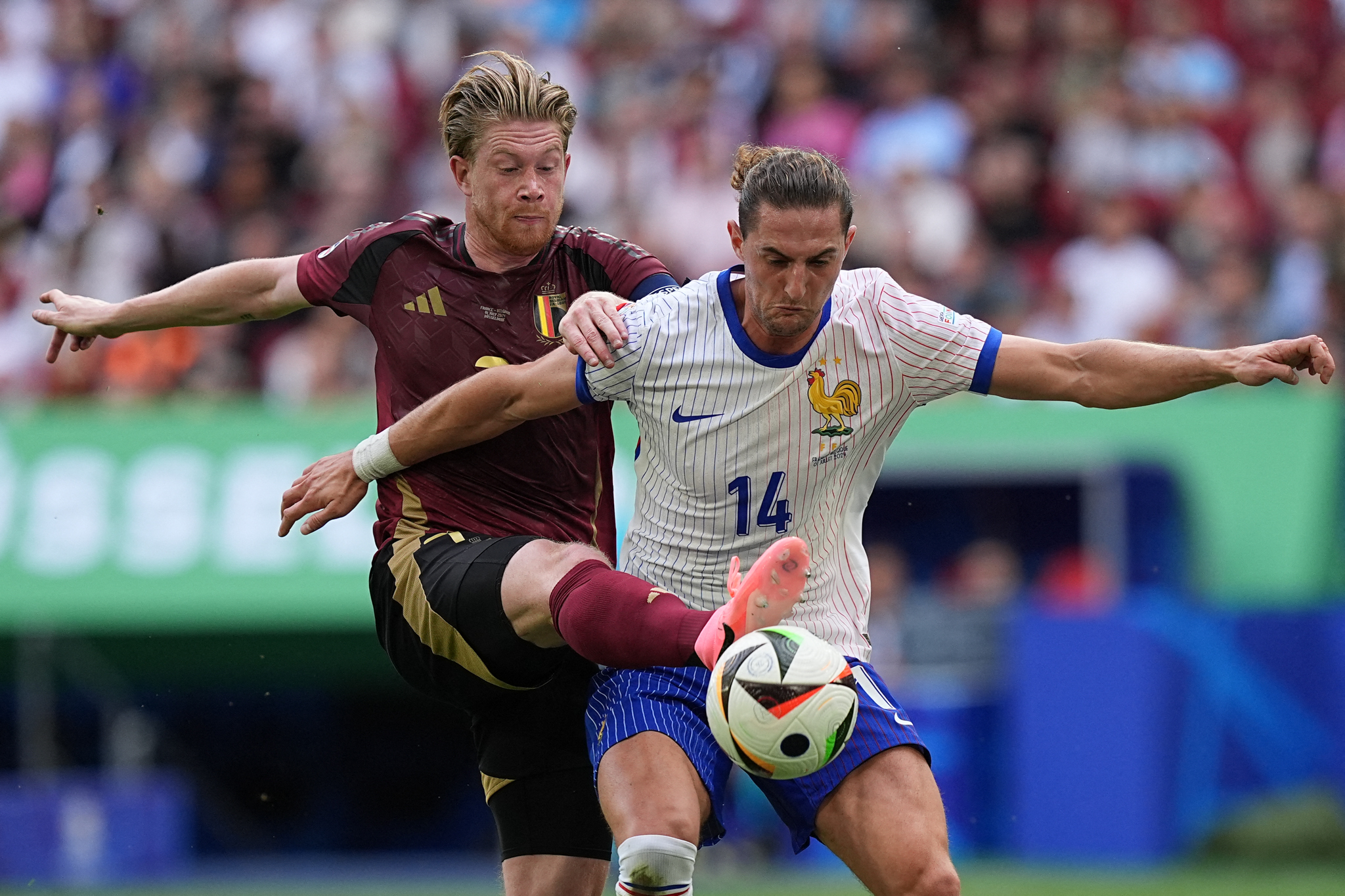 DUSSELDORF, GERMANY - JULY 01: Adrien Rabiot (14) of France in action against Kevin De Bruyne (7) of Belgium during the UEFA EURO 2024 round of 16 match between France and Belgium at Merkur Spiel-Arena (Dusseldorf Arena) in Dusseldorf, Germany on July 1, 2024 in Dusseldorf, Germany. Emin Sansar / Anadolu/ABACAPRESS.COM 
MISTRZOSTWA EUROPY W PILCE NOZNEJ EURO 2024 MECZ FRANCJA VS BELGIA
FOT. ABACA/newspix.pl / 400mm.pl
POLAND ONLY!
---
newspix.pl / 400mm.pl