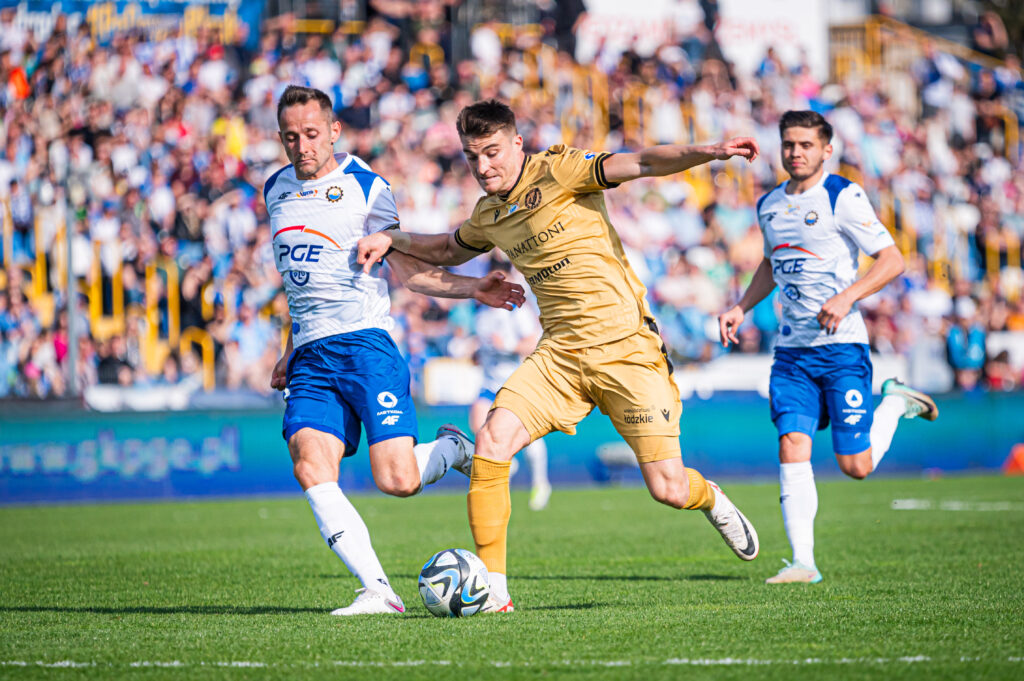 MIELEC 13.04.2024
MECZ 28. KOLEJKA PKO EKSTRAKLASA SEZON 2023/24 --- POLISH FOOTBALL TOP LEAGUE MATCH IN MIELEC: PGE FKS STAL MIELEC - WIDZEW LODZ
KRYSTIAN GETINGER JORDI SANCHEZ
FOT. MICHAL TRZPIS/400MM.PL