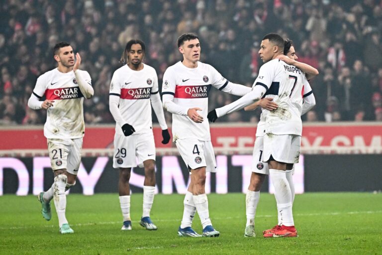 04 Manuel UGARTE (psg) - 07 Kylian MBAPPE (psg) during the Ligue 1 Uber Eats match between LOSC Lille and Paris Saint-Germain Football Club at Stade Pierre Mauroy on December 17, 2023 in Lille, France. (Photo by Anthony Bibard/FEP/Icon Sport) 
LIGA FRANCUSKA PILKA NOZNA SEZON 2023/2024
FOT. ICON SPORT/newspix.pl / 400mm.pl

POLAND ONLY !!!
---
newspix.pl / 400mm.pl