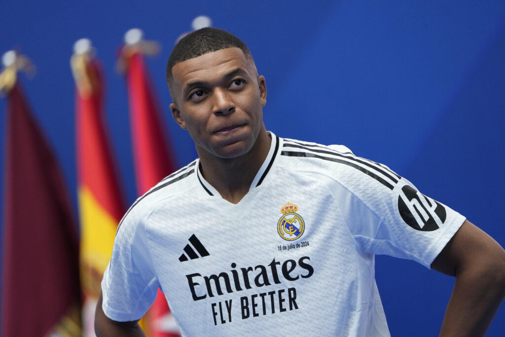 Kylian Mbappe presentation at Santiago Bernabeu Stadium on July 16, 2024 in Madrid, Spain. (Photo by Cesar Cebolla / PRESSINPHOTO) 
PREZENTACJA PILKARZA REAL MADRYT TRANSFER
FOT.PRESSINPHOTO/newspix.pl / 400mm.pl
POLAND ONLY!
---
newspix.pl / 400mm.pl