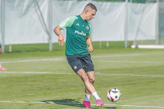 KSIAZENICE  17.06.2024
TRENING PILKARZY LEGII WARSZAWA  LEGIA WARSAW PLAYERS OPEN TRAINING SESSION
KACPER CHODYNA
FOT. MARCIN SZYMCZYK/400mm.pl